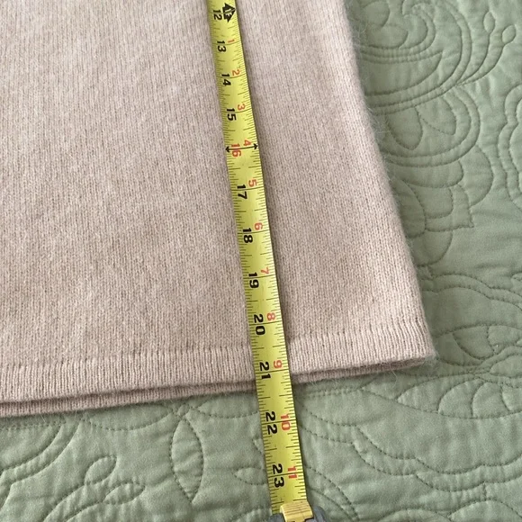 In excellent condition Theory size S/P Angora wool blend top, very soft - Picture 7 of 11